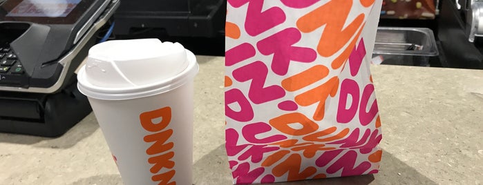 Dunkin' is one of Lugares favoritos de Jonathan.