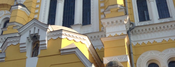 Володимирський собор is one of Lugares favoritos de Y.