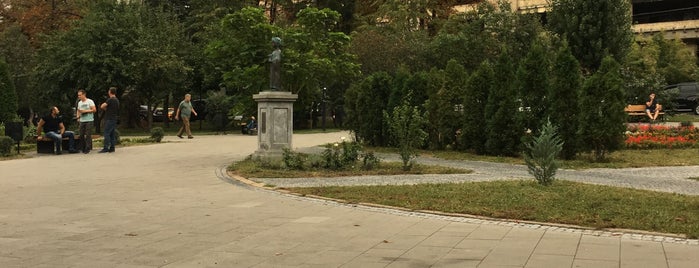 Пам'ятник Анні Ярославні is one of Lugares favoritos de Y.