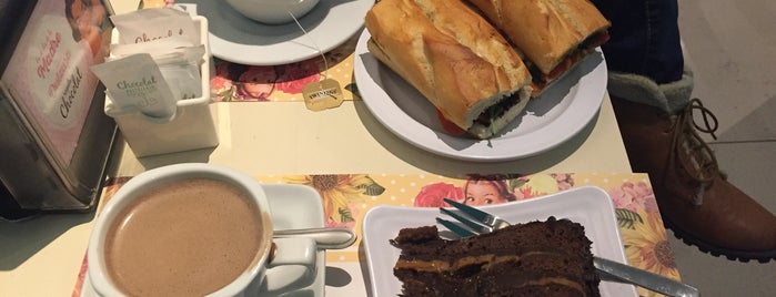 Chocolat Pasteleria is one of Coffee.