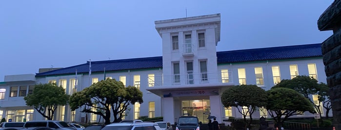 Jeju City Hall is one of Jeju.