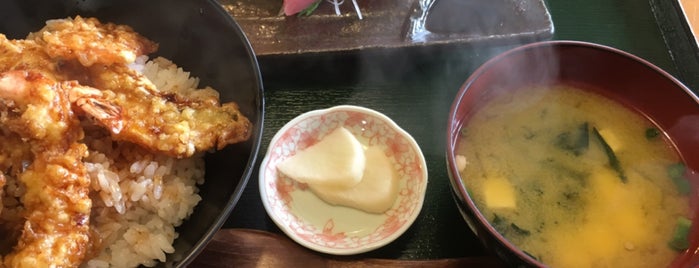 ファミリーレストラン珊瑚 is one of Posti che sono piaciuti a Takafumi.