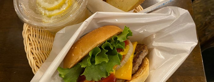 Freshness Burger is one of 電源がとれるカフェ.