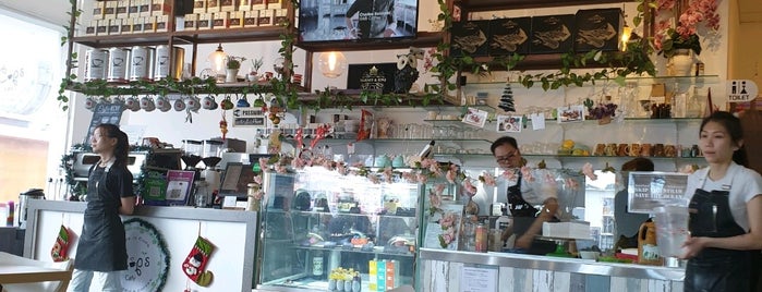 Cups Cafe is one of Ho Chiak.