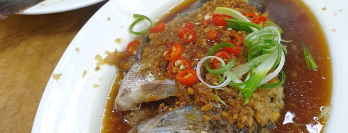 万撓蘭姐清蒸非洲鱼(Kota Kemuning) is one of Food.