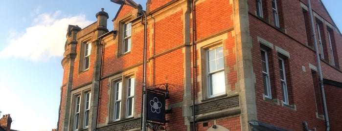 The Lansdowne Pub is one of Cardiff Nightlfie.