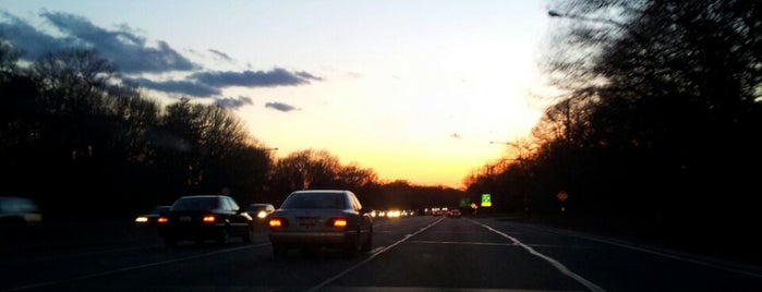 Southern State Parkway at Exit 39 is one of Long Island highways and crossings.