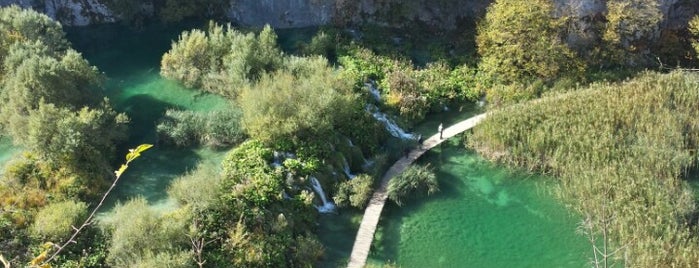 Parque nacional de los Lagos de Plitvice is one of Places To See Before I Die.