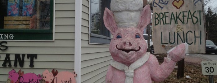 Piggy's Restaurant is one of Tempat yang Disukai Ken.