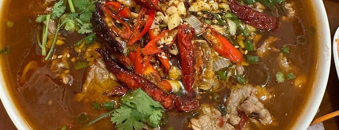 เกี๊ยว เหลียว หนิง (Liaoning Restaurant) 遼寧餃子館 is one of Eat Bangrak.