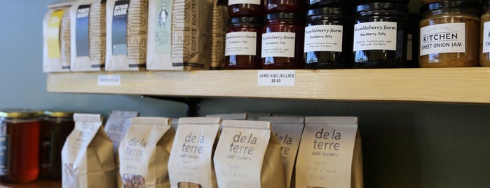 De La Terre Kitchen is one of Locais curtidos por Dennis.