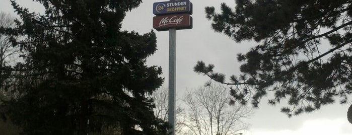McDonald's is one of สถานที่ที่ Cemil ถูกใจ.