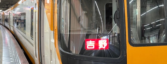 Ōsaka-Abenobashi Station (F01) is one of 駅/空港.