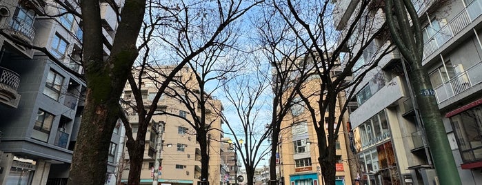 パティオ十番 is one of 東京の歌碑・句碑.