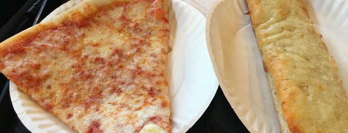 Delfino's Pizza Brixx and Barley is one of Doug : понравившиеся места.