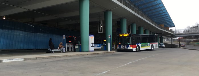 Clayton MetroBus Transit Center is one of St. Louis Transportation.