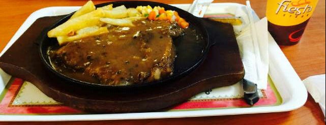 Fiesta Steak-Pondok Indah Mall 2 is one of Locais curtidos por Arie.