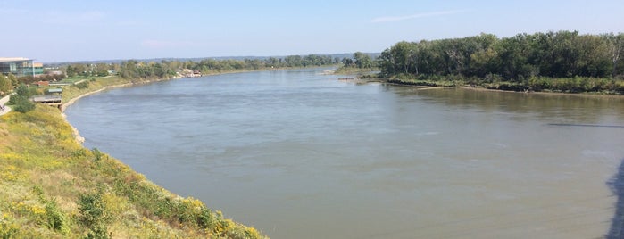 Missouri River is one of Rs CHI to EMY.