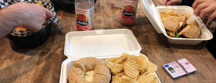 Hinnawi Bros Bagel & Café is one of Saba'nın Beğendiği Mekanlar.