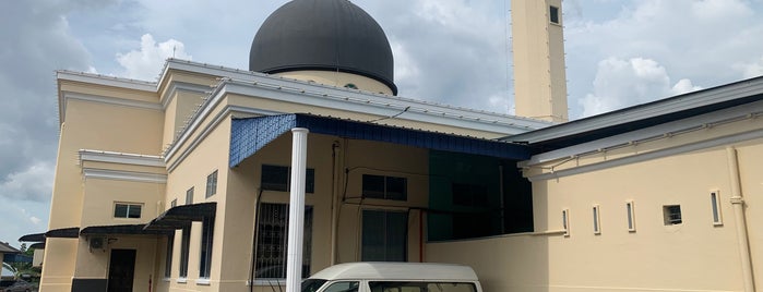 Masjid Jamek Kluang is one of Masjid & Surau.
