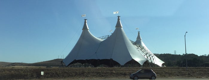 Circus Vargas Tent @ The Irvine Spectrum is one of Gespeicherte Orte von Fahad.
