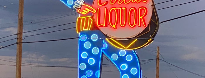 Circus Liquor is one of Best Neon In LA.