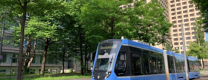 H Arabellastraße is one of München Tramlinie 16.