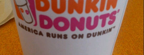 Dunkin' is one of Lugares favoritos de Joe.