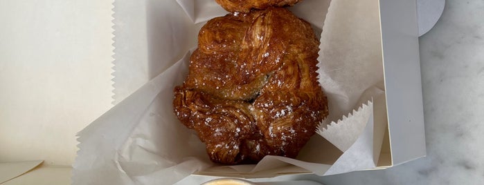 Kona Coffee Purveyors | b.patisserie is one of Posti che sono piaciuti a Lenny.