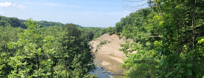 Metroparks Rocky River Reservation North is one of Tempat yang Disukai Lenny.