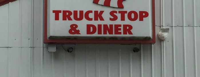 betty beavers truck stop and diner is one of Tempat yang Disukai Lenny.
