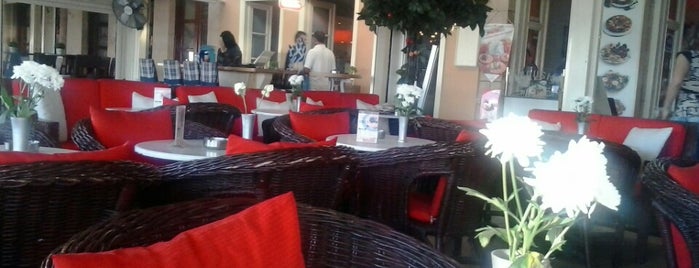 Leousis Cafe is one of สถานที่ที่บันทึกไว้ของ Spiridoula.