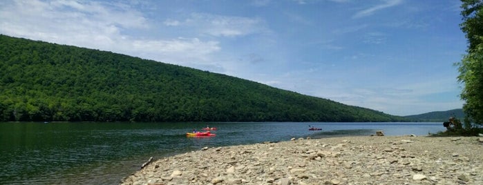 Canadice Lake is one of Scottさんのお気に入りスポット.