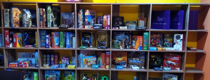 漫果子桌遊 Mgz Board Game is one of 桌遊店和俱樂部 Board game shops/cafes in Taipei.