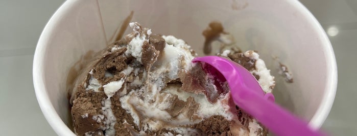 Baskin-Robbins is one of Hu$$@!N 님이 좋아한 장소.