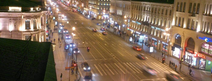 Nevsky Prospect is one of Петроградище.