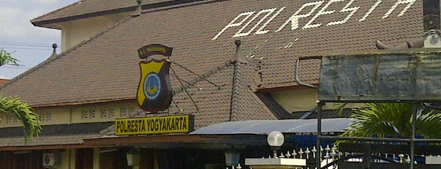 Polresta Yogyakarta is one of Posti che sono piaciuti a donnell.