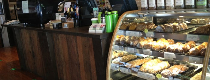 The Green Sage Coffeehouse & Cafe is one of Posti che sono piaciuti a Yanira.