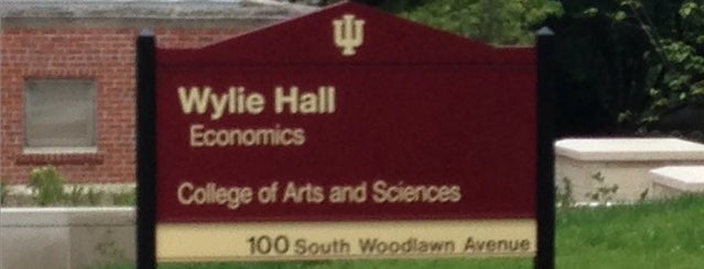 Wylie Hall is one of Tempat yang Disukai Jared.