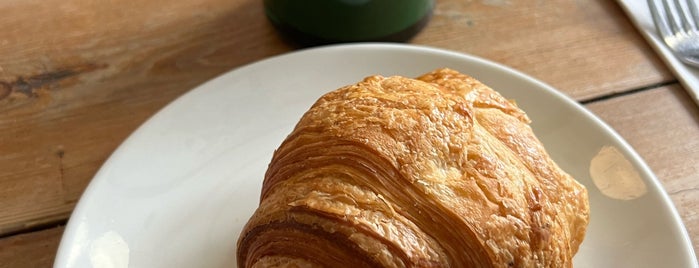 Tommy Café is one of Cafés Montréal.