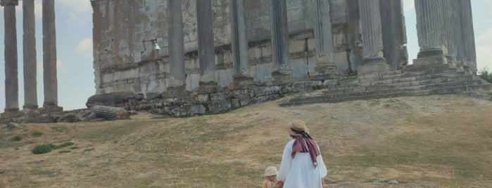 Zeus Tapınağı | Temple of Zeus is one of Özkan 님이 좋아한 장소.