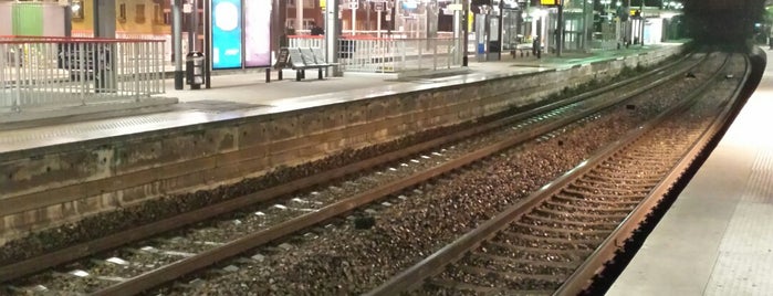 Gare SNCF de Sartrouville is one of Transports.