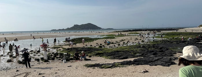 Keumneung Beach is one of Jeju.