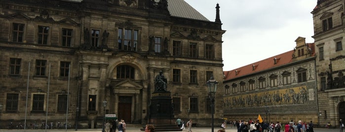Schloßplatz is one of The Dresden Files.