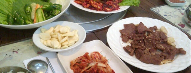 Sa Rang Chae, Korean Restaurant is one of Orte, die James gefallen.