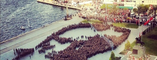 Cumhuriyet Square is one of İzmir.