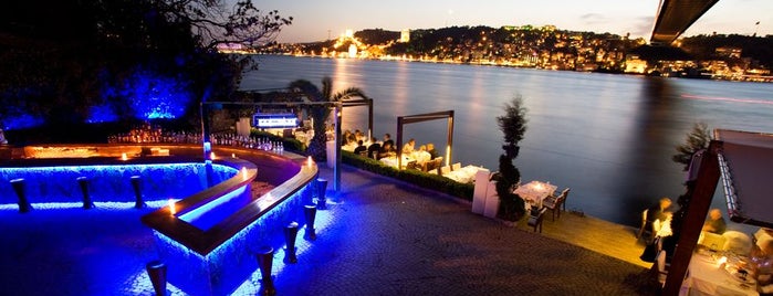 Lacivert Restaurant is one of İstanbul'da En İyi 50 Restoran.