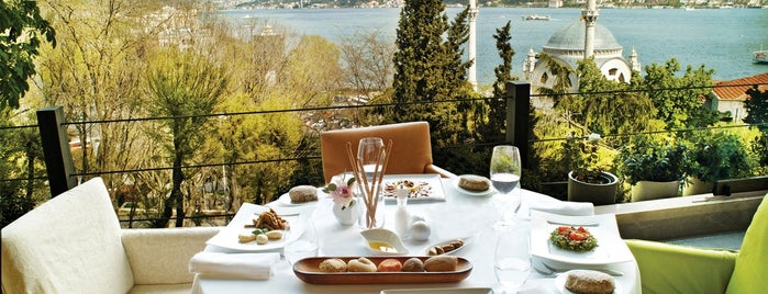 Topaz Restaurant is one of İstanbul'da En İyi 50 Restoran.
