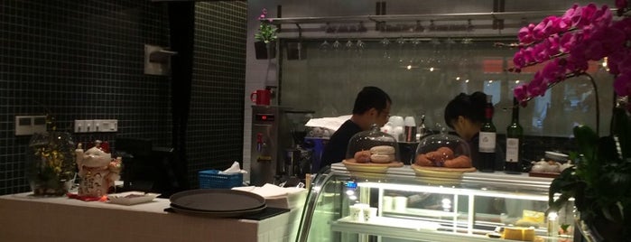 Crazy Noodle Bar is one of Ciro 님이 저장한 장소.
