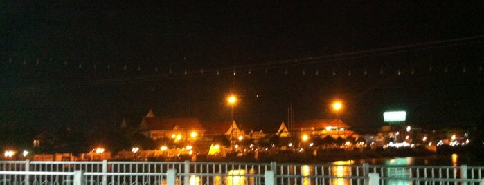 Nakhonping Bridge is one of Lugares favoritos de Dave.